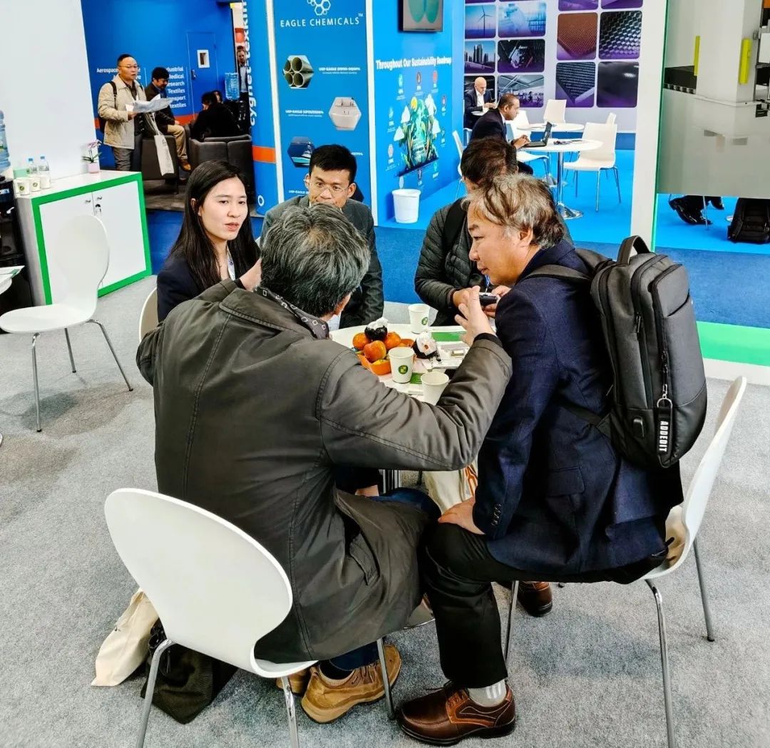 与客户共同探讨各种应用案例和解决方案 与客户共同探讨各种应用案例和解决方案